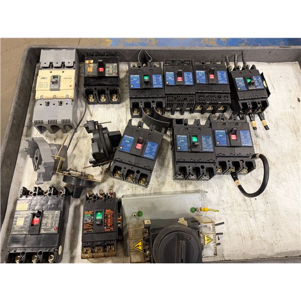 Lot of Misc. No-Fuse Breakers