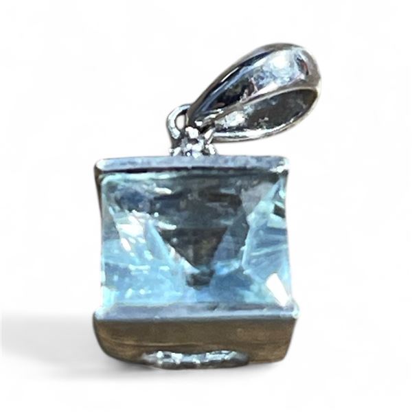 10 KT White Gold Blue Topaz Pendant - Topaz is 7.5 mm x 7.5 mm