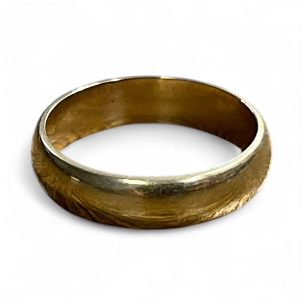 10 KT Yellow Gold Band Ring - Size 4 - Weight: 2.4 grams