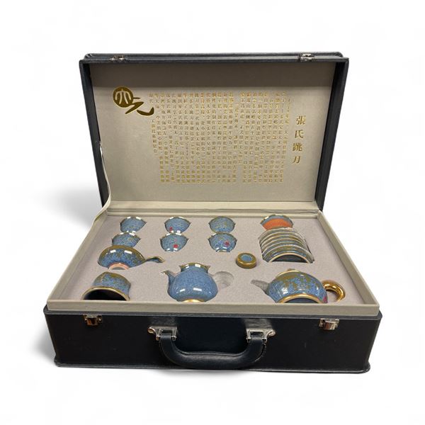 New High Quality Asian Proprietary Porcelain in Case with Certificate of Quality