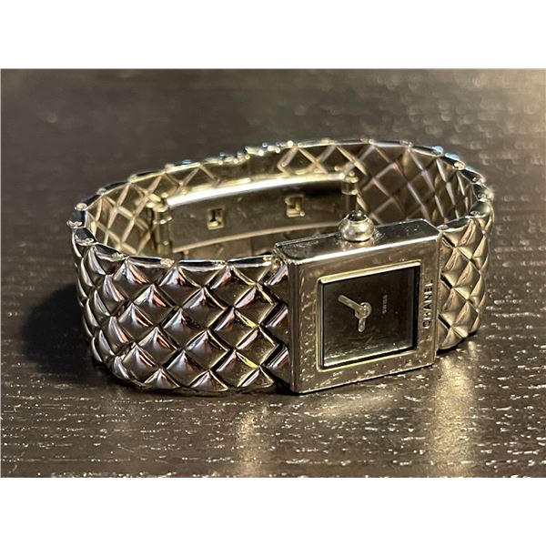 1977 Ladies Chanel Paris N. 50713 Wrist Watch - 19mm Wide. No box. Not authenticated.