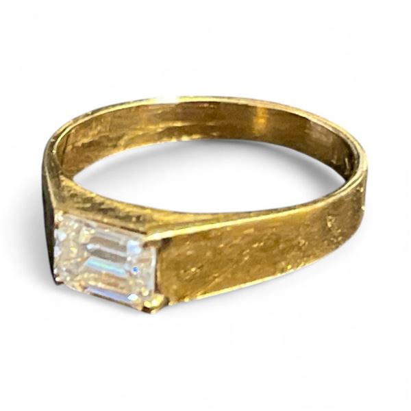 9KT Gold and Crystal Ring - Size 8 - Band is 4.8mm wide - Total weight including stone: 2 grams