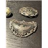Image 2 : 2 Vintage Thai Sterling Brooches & 1 Siam Sterling Sweater Clip - Total weight: 18 grams