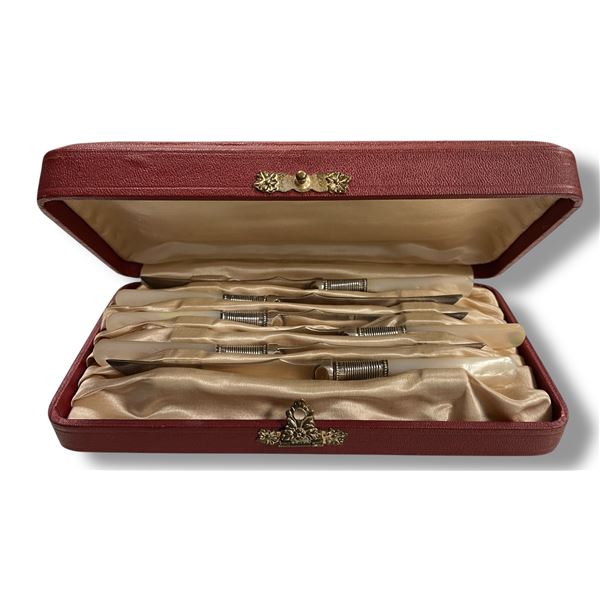Antique Set of 6 Silver Plated Dinner Knives with Pearloid Handles in Fitted Case