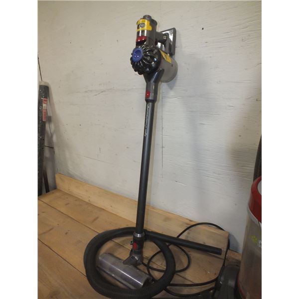 Dyson V7 Vacuum