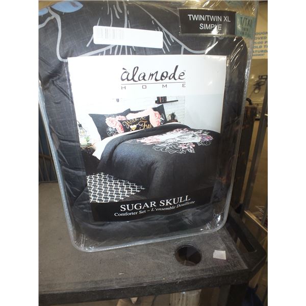 Twinn Sized Comforter Set