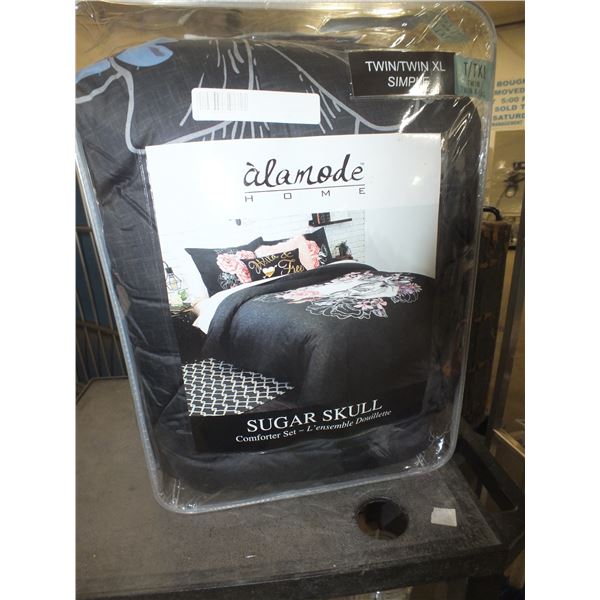 Twinn Sized Comforter Set