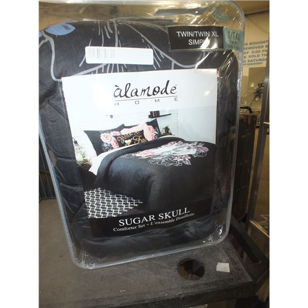 Twinn Sized Comforter Set