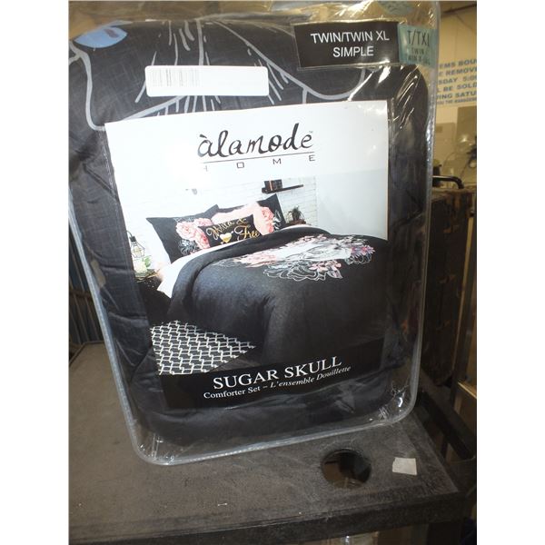 Twinn Sized Comforter Set