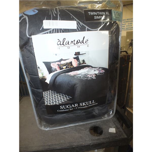 Twinn Sized Comforter Set