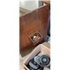 Image 3 : ANTIQUE TREADLE SEWING MACHINE AND CABINET FAIR CONDITION