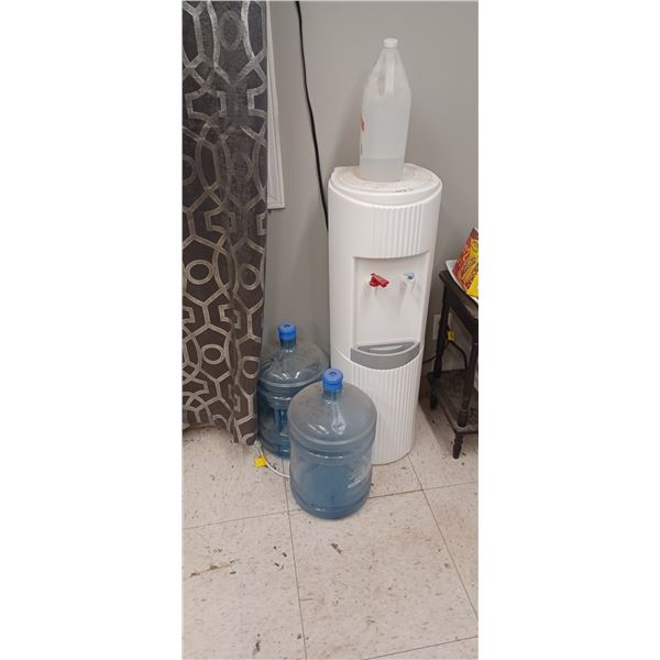 WATER COOLER AND 2 EMPTY 20 L BOTTLES