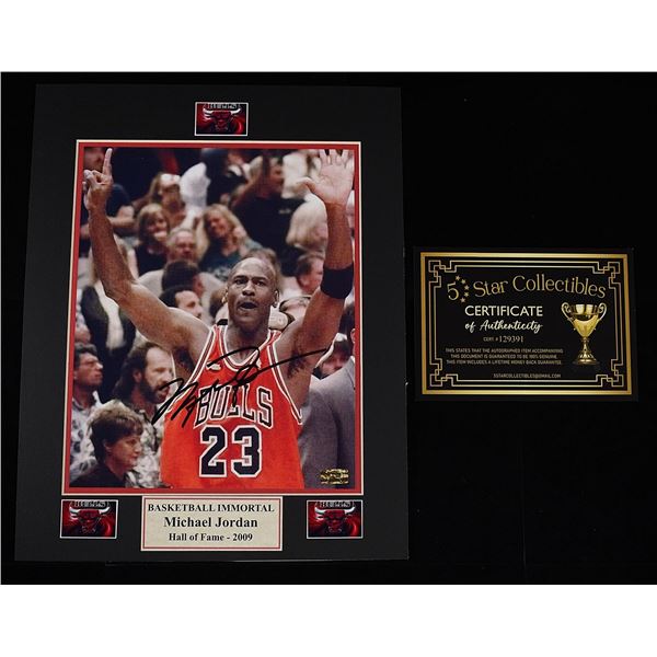 MICHAEL JORDAN SIGNED PHOTO 8X10 MATTED W/COA