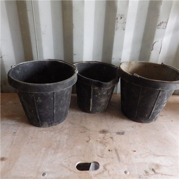 3 rubber feed buckets