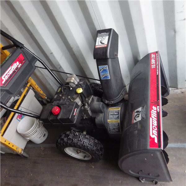 Snow Flight by MTD snow blower with Tecumseh engine , 10.5 horsepower and 29 inch cut  Had it runnin