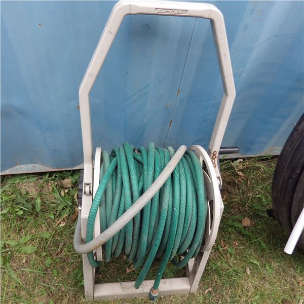 Garden hose reel with hose
