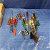 Image 1 : assorted screwdrivers
