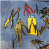Image 2 : assorted pliers and vice grips etcetera
