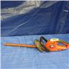 Image 1 : Black and Decker hedge trimmer - working