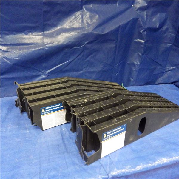 Car ramps some damage to the ends