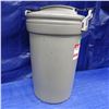 Image 3 : Rubbermaid 12 liter animal stopper garbage container