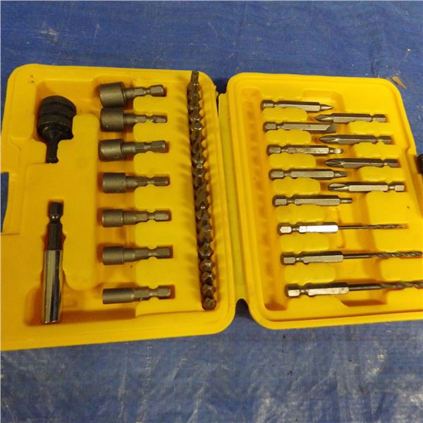 Drill bit screwdriver set in case