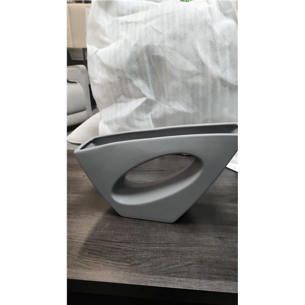 Ceramic vase Grey by Torry Tagus