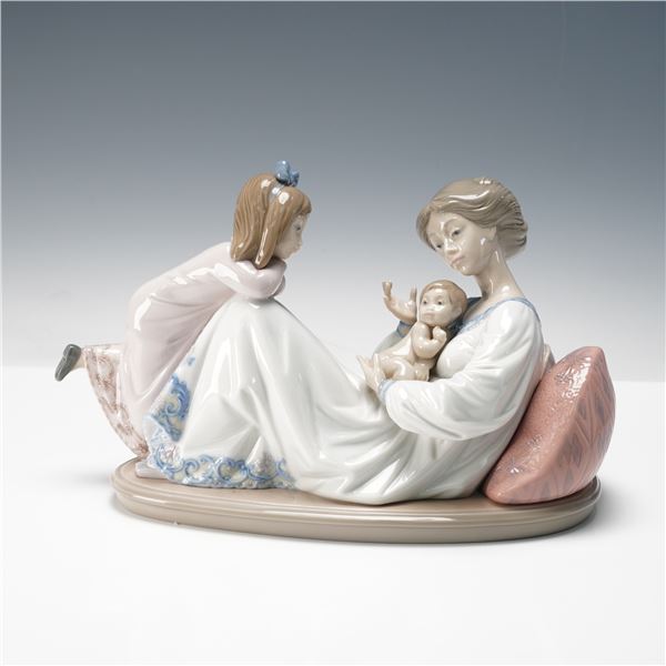 Lladro Porcelain Figurine, Latest Addition 1001606