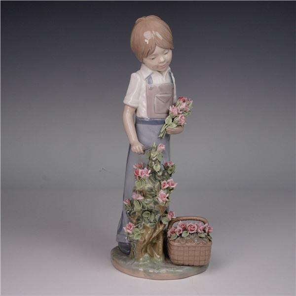 Lladro Porcelain Figurine, Roses for My Mom 01005088