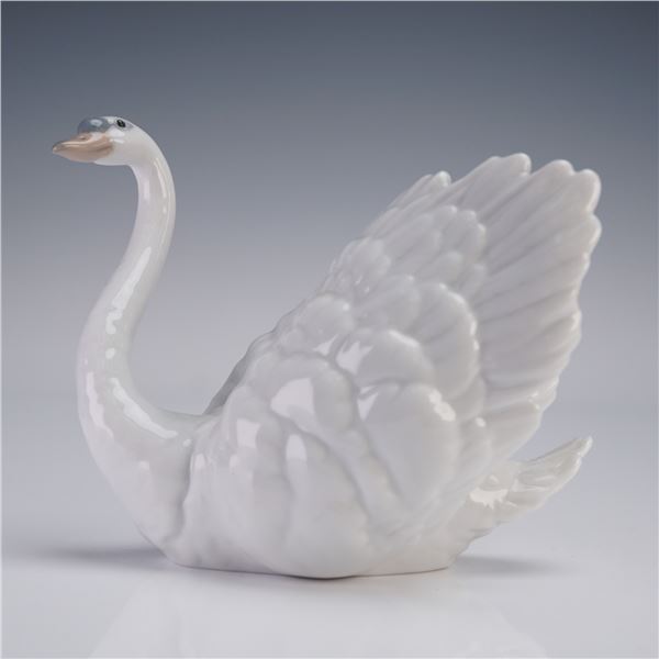 Lladro Porcelain Figurine, White Swan 1006175