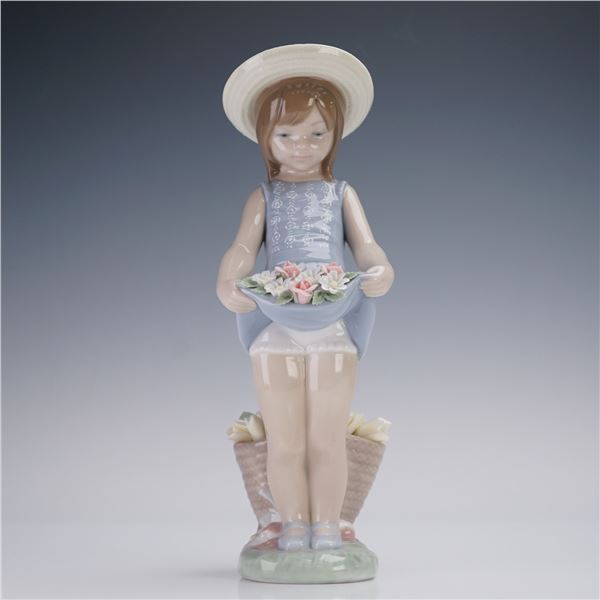 Lladro Porcelain Figurine, Flowers on the Lap 1001284