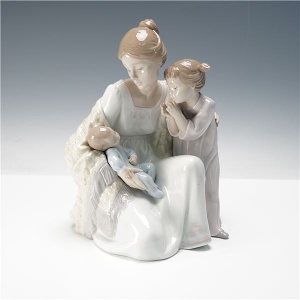 Lladro Porcelain Figurine, Welcome to The Family 1006939