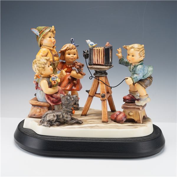 Goebel Hummel Figurine, Picture Perfect 25th Anniversary Limited Edition