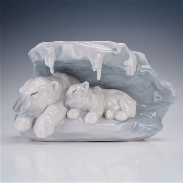 Lladro Porcelain Figurine A Snowy Sanctuary w/ Polar Bear Family 8062