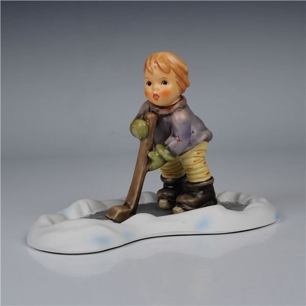 Goebel Hummel Porcelain Figurine, Season's Best