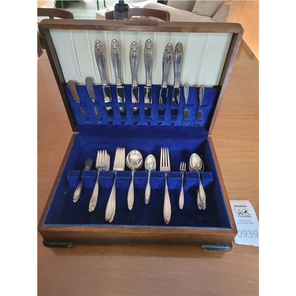 International Sterling Silver, 'Perdue' Cutlery Set A