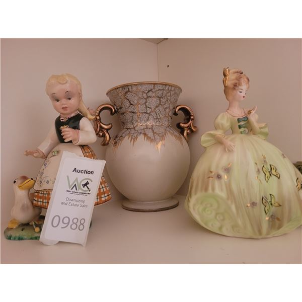 Figurines, Vase A