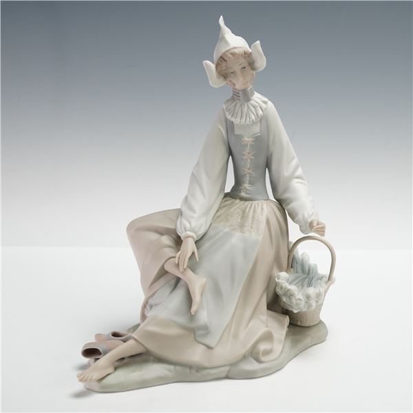 Lladro Porcelain Figurine, Dutch Girl 1011077