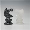 Image 3 : 32pc Carved Black and White Stone Chess Pieces