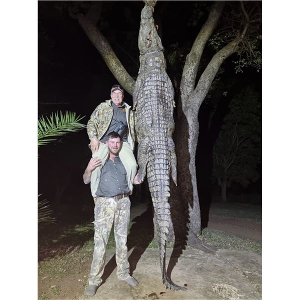 8 Day Safari for 1 Hippo and 1 Crocodile (up to 12’long) for 2 Hunters and 2 Observers