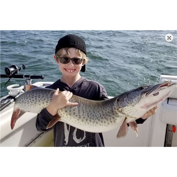 8 Hour Muskie fishing trip on the Detroit River for 1-5 Anglers