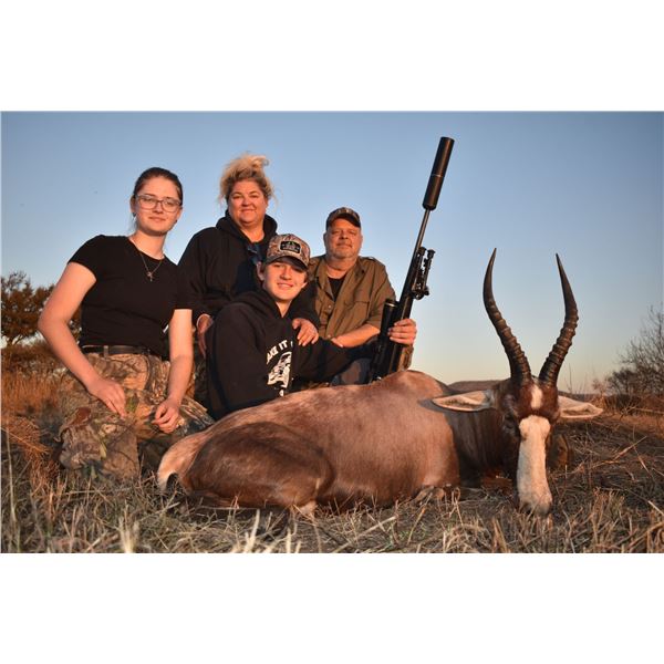 7 Day Hunt for 1 Giraffe and 1 Common Blesbuck for 2 Hunters or 1 Hunter and 1 Observer