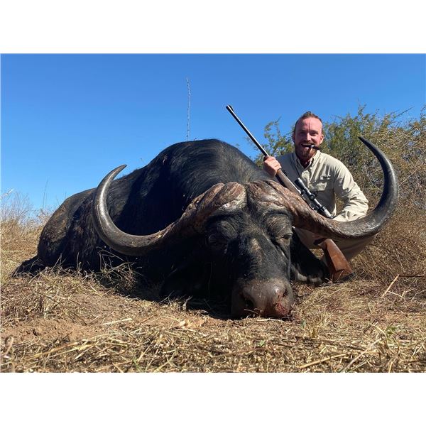 10-Day African Safari for 4 Hunters and 4 Observers - Bronkhorst Safaris