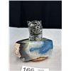 Image 3 : Vintage Hand Carved Onyx Bear on Thick Agate ( Iceberg) Sculpture - Bookend - 5" High - 6" Across - 
