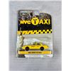 Image 4 : Lot of 3 Green Light Diecast Cars in Packages Taxi and Police Car