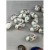 Image 4 : Nice Lot of Handpainted Porcelain Beads and 3 Venetian Glass Pendants