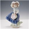 Image 1 : Lladro Porcelain Figurine Pretty Pickings 01005222
