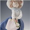 Image 2 : Lladro Porcelain Figurine Pretty Pickings 01005222