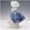 Image 3 : Lladro Porcelain Figurine Pretty Pickings 01005222