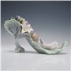 Image 2 : Lladro Porcelain Figurine, Dreaming On Dew Drops 1006787